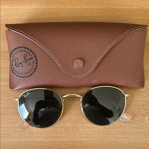 Ray-Ban Round Gold Sunglasses